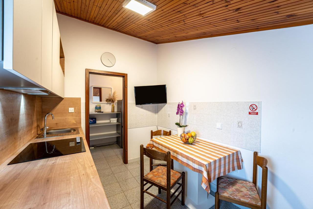 Apartmani Mirela 반졸레 외부 사진