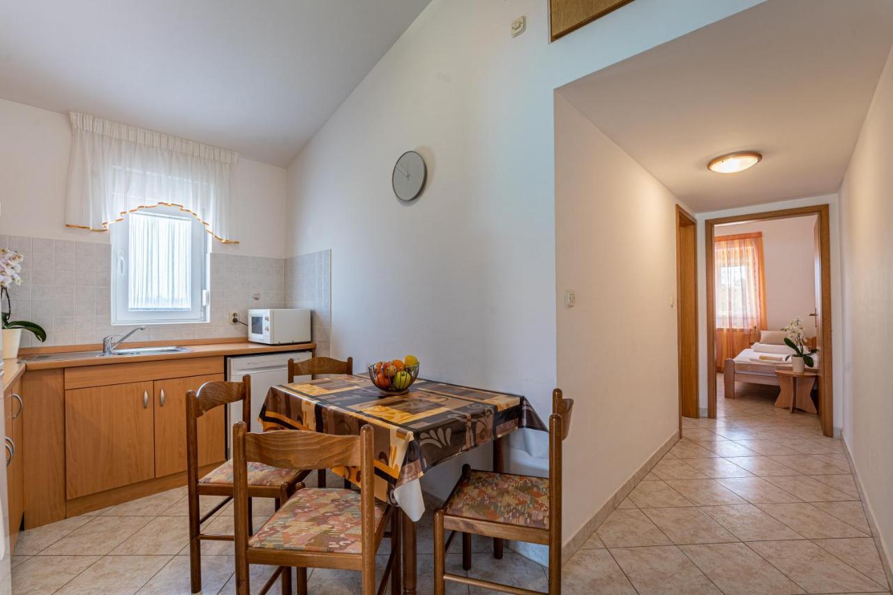 Apartmani Mirela 반졸레 외부 사진