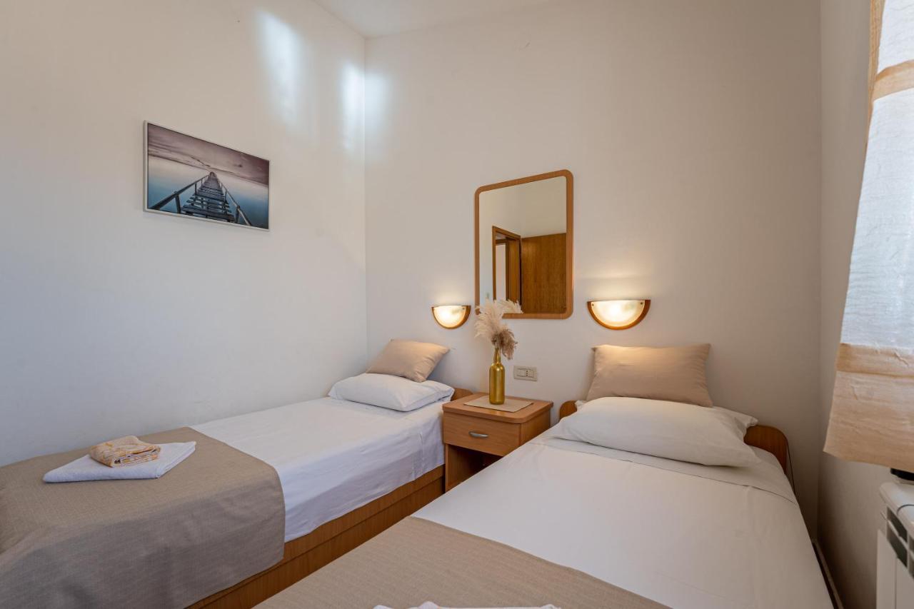 Apartmani Mirela 반졸레 외부 사진