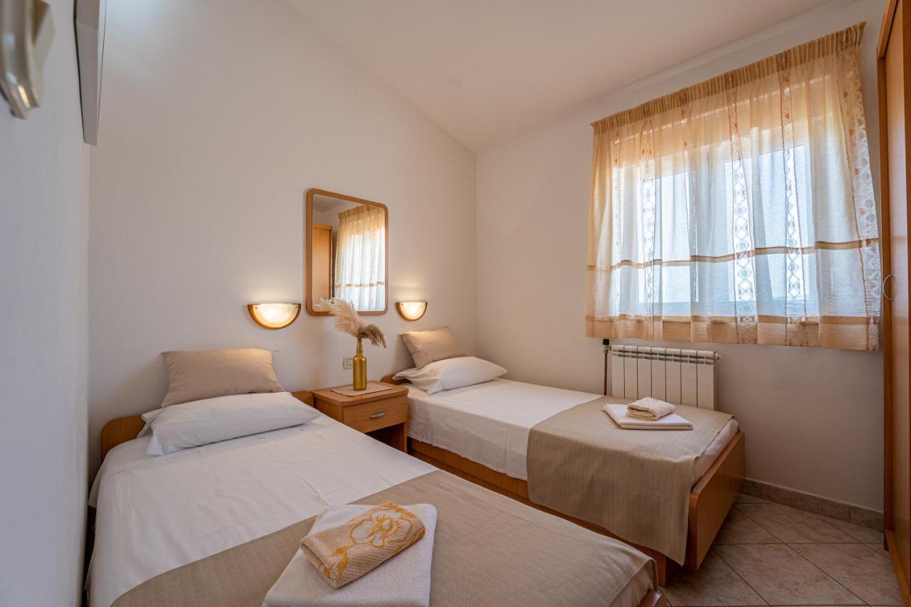 Apartmani Mirela 반졸레 외부 사진